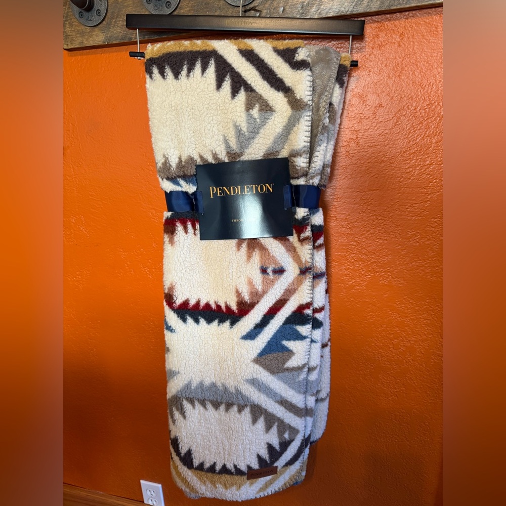NEW Pendleton White‎ Sands Sherpa Throw